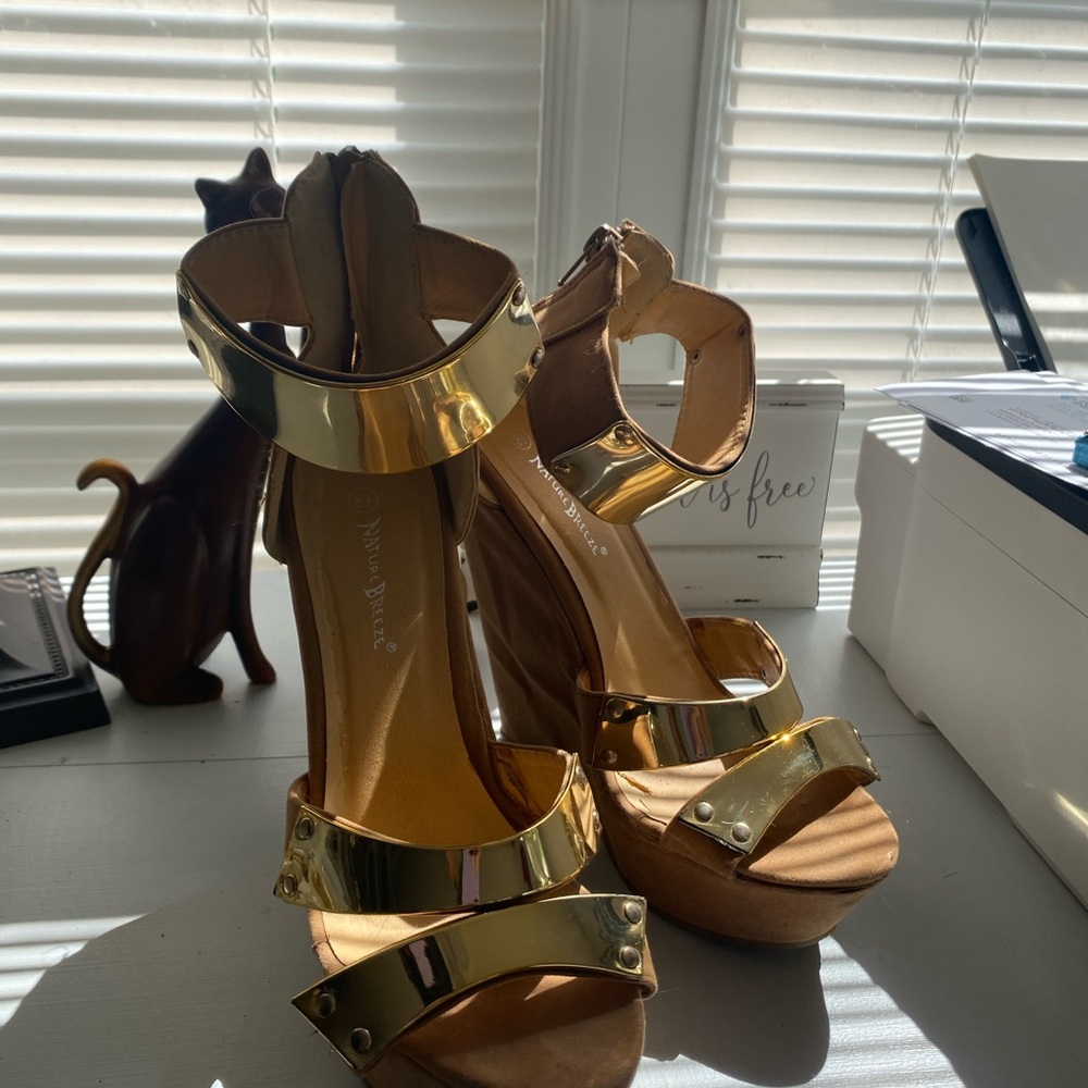 Nature Breeze Gold Metallic accents /Heels